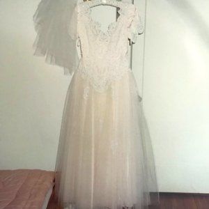 Vintage Blush Wedding Dress size 8 petite with cap sleeves, lace applique